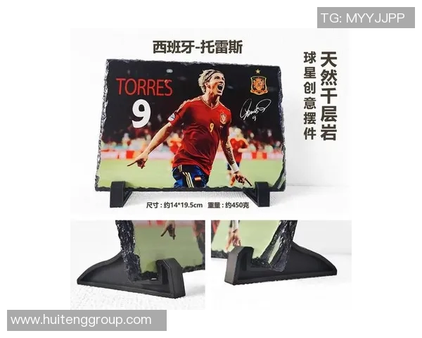 足球明星卡卡手办精美收藏品展现传奇球技与魅力风采